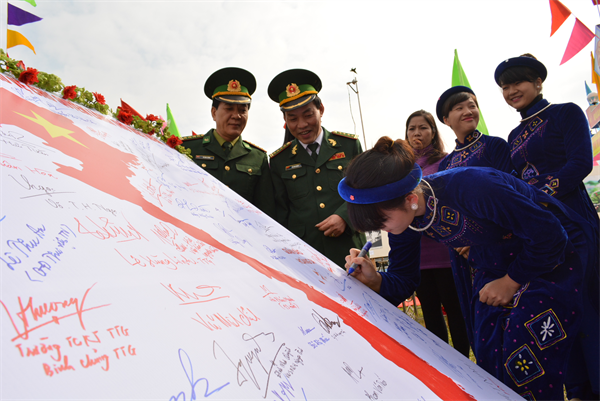 01-38-15_thanh-nien-cao-bang-luu-but-vao