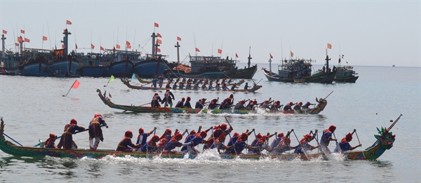 08-00-43_le-hoi-dua-thuyen-tren-dao-ly-s
