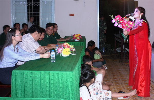 08-09-36_vi-troi-mua-phai-hat-trong-hoi-