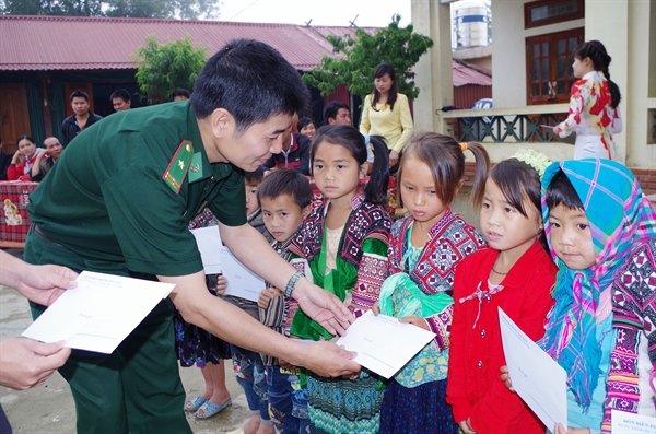 08-13-41_dong-chi-hoang-manh-hung-don-tr