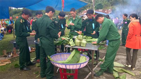 08-22-24_cong-doan-goi-banh-chung.jpg