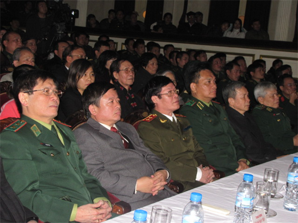 08-35-37_a1-cac-dai-bieu-den-du-chuong-t