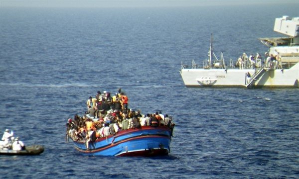 09-17-46_italian-navy-rescues-refu-007.j