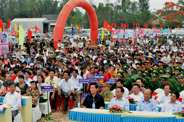 09-39-59_2-hang-ngan-nguoi-dan.jpg