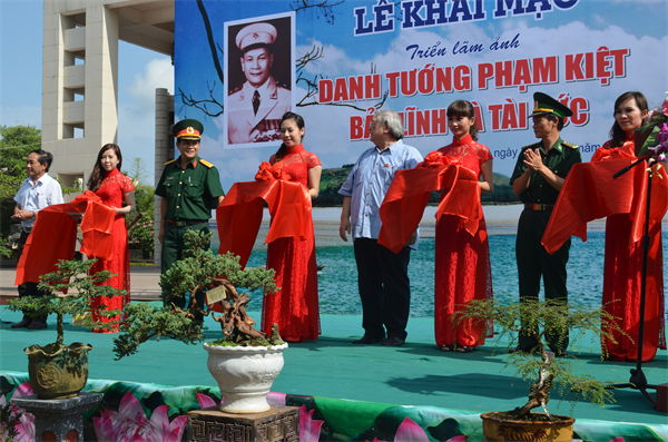 09-49-46_ban-to-chuc-cat-bang-khai-mac-t