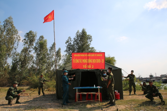 1-can-bo-chien-si-chot-so-2-tai-khu-vuc-ben-da-don-bien-phong-cua-khau-quoc-te-dinh-ba-da-hoan-chinh-viec-dung-leu-bat-va-san-sang-lam-nhiem-vu-anh-phu-quy