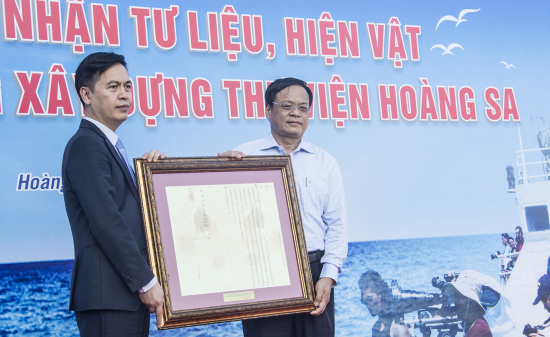 1-trao-tang-hien-vat-nha-trung-bay-hoang-sa-9