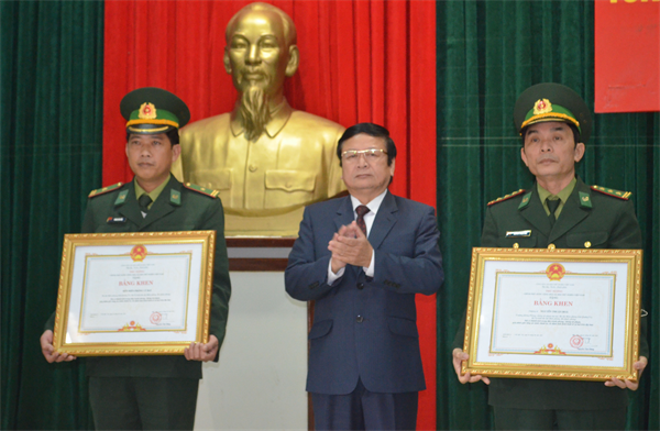 10-17-38_trao-huan-chuong-hang-3.jpg
