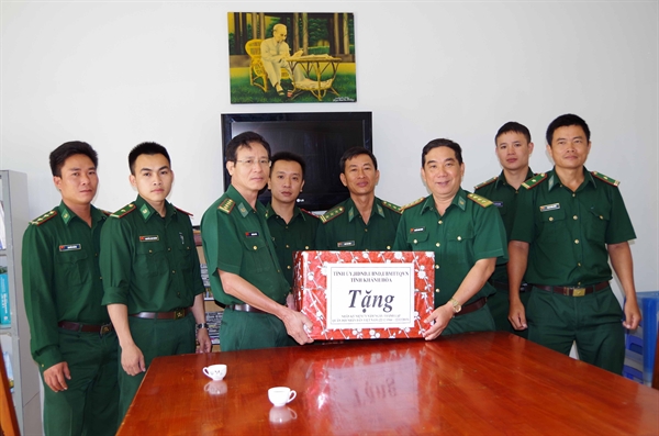 10-31-34_anh-tang-qua.jpg