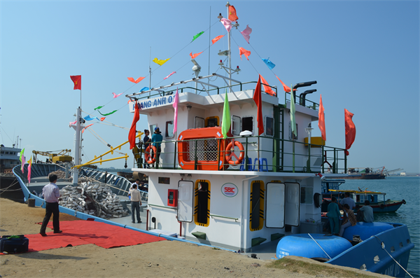 10-48-14_tau-ca-vo-thep-dau-tien-duoc-ba