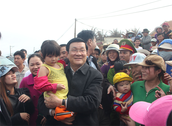 10-55-31_chu-tich-tham-nguoi-dan-xom-ro-