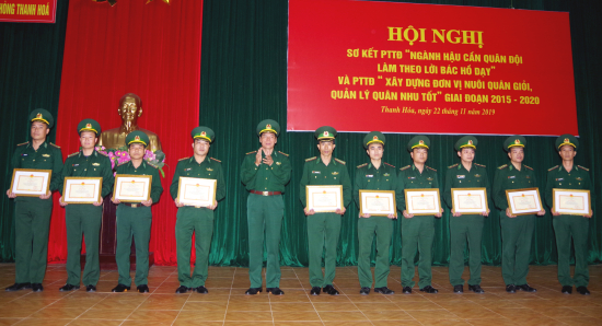 10-ca-nhan-duoc-bo-chi-huy-trao-khen-thuong