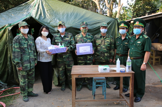 10-hoi-lhpn-va-bo-chi-huy-bdbp-dong-thap-tham-tang-khau-tra-nuoc-rua-tay-kho-cho-chot-so-02-don-bien-phong-cau-muong-anh-phu-quy