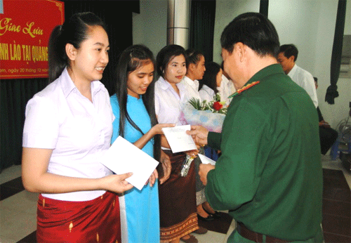 109t_ng-qua-Lao.gif