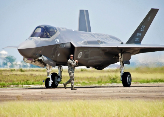 126wzvtxyb-55487_c5117919-82e4-62c5-74a3-49f2bc5d73b7@yahoo.com_airforce02306737