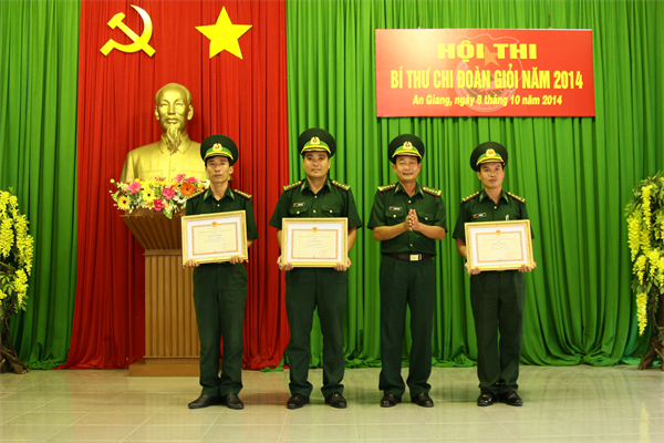 15-12-31_810-hoi-thi-bi-thu-chi-doan.jpg