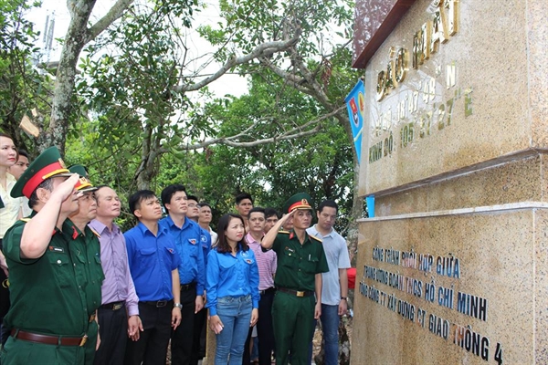 15-50-08_khanh-thanh-cot-co-2.jpg