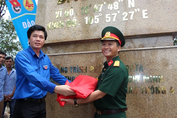 15-50-08_khanh-thanh-cot-co-3.jpg