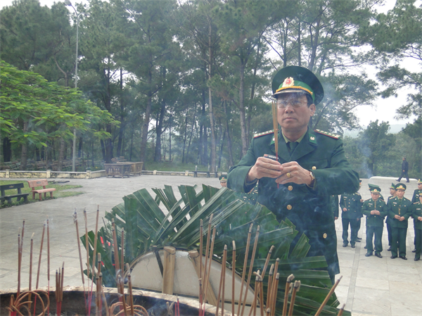 16-09-40_khanh-vieng.jpg