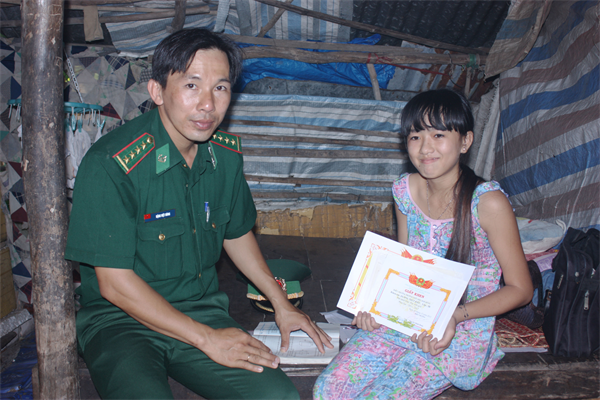 16-15-19_dai-dang-viet-hung-chinh-tri-vi