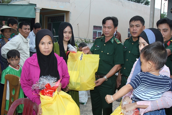 16-24-33_anh-tang-qua-1.jpg