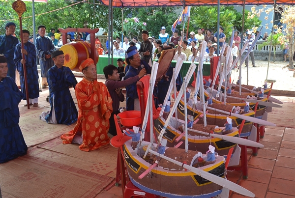 16-50-31_le-te-cac-vong-linh-trong-doi-b