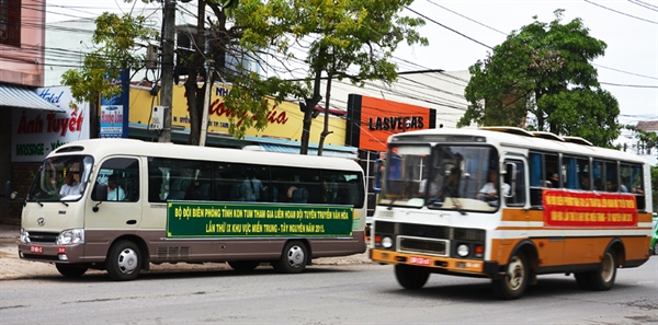 16-55-26_3-truc-quan-tren-duong-pho.jpg