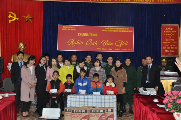 16-56-02_tang-my-tom-dem-va-quan-ao-cho-