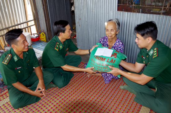 18-6-19-hu-gao-tinh-thuong-tang-nguoi-gia-neo-don-tai-ap-3-xa-thuong-phuoc-1-huyen-hong-ngu-dong-thap-anh-phu-quy