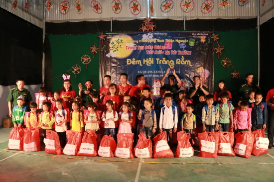 2-tang-qua-thieu-nhi