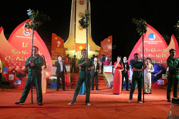 21-26-11_2-chuong-trinh-van-nghe-thap-ne