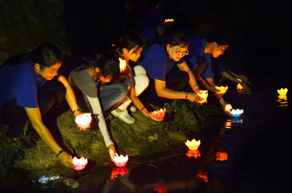 21-26-11_4-tha-den-hoa-dang.jpg