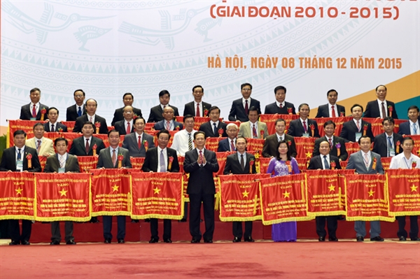 22-21-44_ttg-trao-co-thi-dua-cua-chinh-p