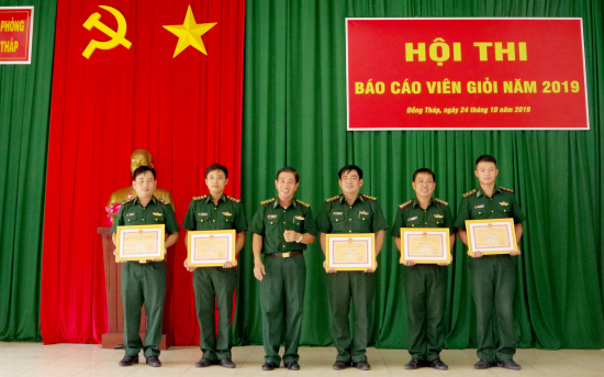 25-10-19-nam-ca-nhan-dat-giai-tai-hoi-thi-bao-cao-vien-gioi-nam-2019-anh-phu-quy