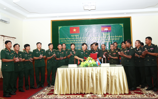 26-3-19-dai-dien-hai-doan-ky-ket-bien-ban-thoa-thuan-hop-tac-nam-2019-anh-phu-quy