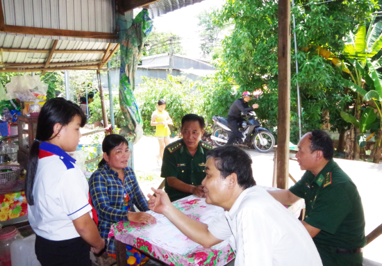 29-5-19-doan-den-tham-hoi-va-dong-vien-gia-dinh-hoc-sinh-tai-xa-thong-binh-anh-phu-quy