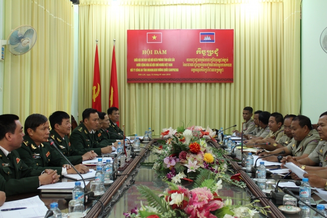 2hzgpbswkf-44242_13620111961997385796_hoi_dam_BDBp_dak_lak_voi_ty_cong_an_tinh_Mundunkiri