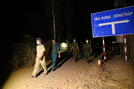 3-don-bien-phong-thong-binh-phoi-hop-voi-cong-an-quan-su-tuan-tra-tai-khu-vuc-giap-ranh-giua-xa-thong-binh-tan-hong-dong-thap-va-xa-hung-dien-tan-hung-long-an-anh-phu-quy