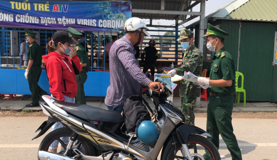 3-ngoai-kiem-soat-chat-che-bien-gioi-cua-khau-cac-don-vi-bdbp-an-giang-con-phat-to-roi-tuyen-truyen-phong-chong-dich-benh