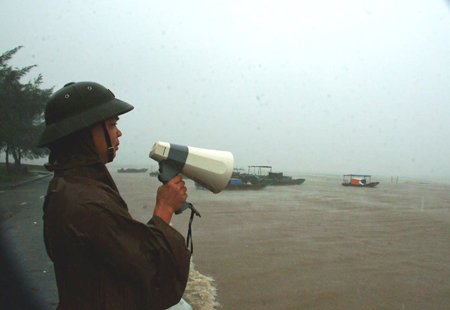 375Keu-goi-tau-thuyen-vao-noi-.jpg