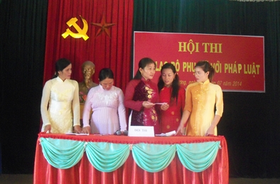 394x259_17-00-44_cac-thi-sinh-trao-doi-t