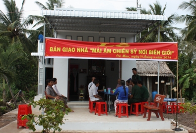 395x269_11-52-21_gia-dinh-dong-chi-bang-