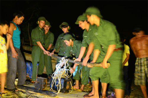410Giup-dan-chay-bao.gif