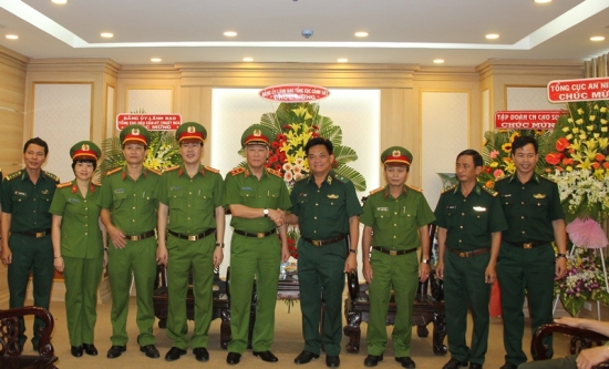 4892thyeni-59469_3504444681167129483_nh_1