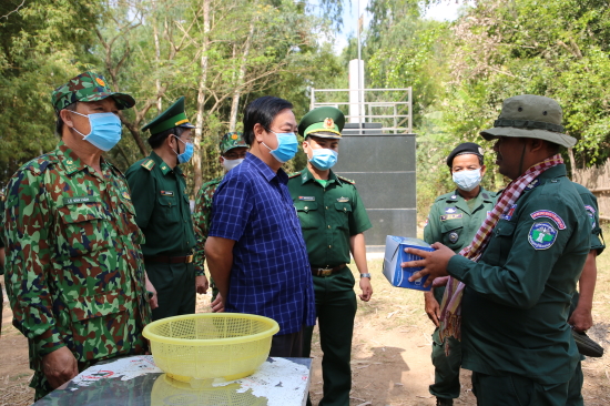 51fhsc8amb-26234_f_k8316q6q2_2232020_on_cng_tc_ca_Tnh_y_ng_Thp_tng_khu_trang_y_t_cho_lc_lng_v_trang_Campuchia_ti_khu_vc_Ba_Nguyn_n_BP_Cu_Mung_nh_Ph_Qu