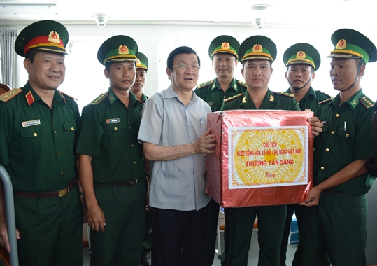 539x380_17-22-17_chutich-nuoc-tang-qua-t