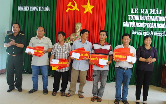 569x355_07-19-42_thuyen-an-toan.jpg