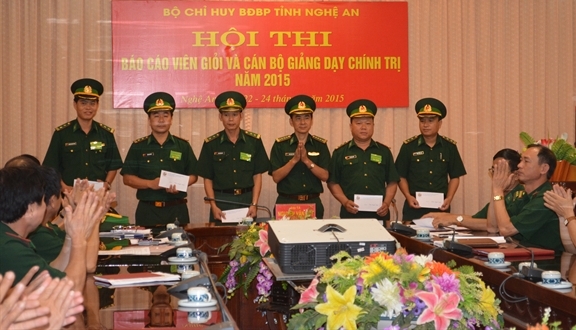 576x330_b-ch-huy-b-bp-t-nh-trao-th-ng-ch