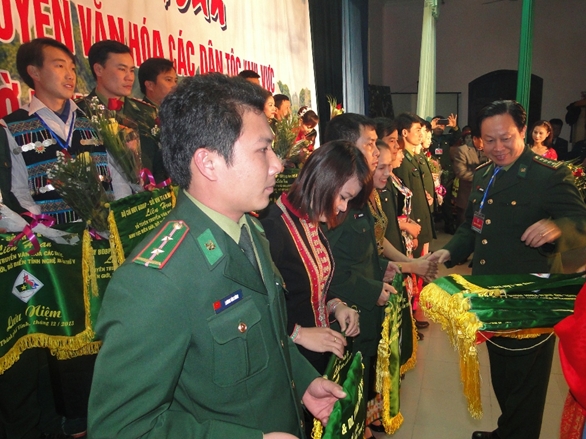 586x439_08-33-20_tang-co.jpg