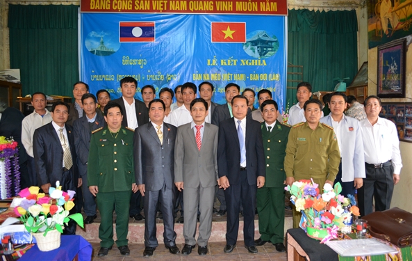 593x375_09-42-21_cac-dai-bieu-chup-anh-l